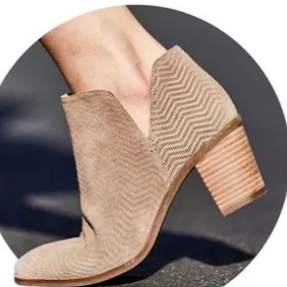 Lucky Brand Pickla Booties Shoes Heel Beige